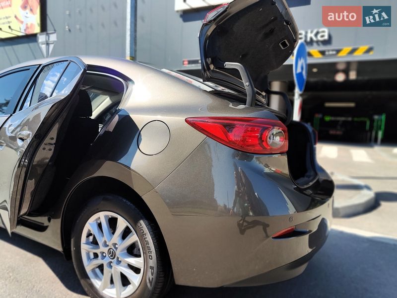 Седан Mazda 3 2017 в Киеве