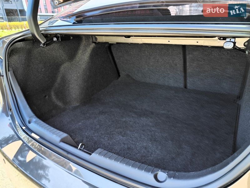 Седан Mazda 3 2017 в Киеве