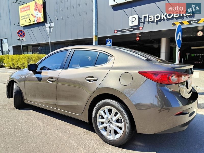 Седан Mazda 3 2017 в Киеве