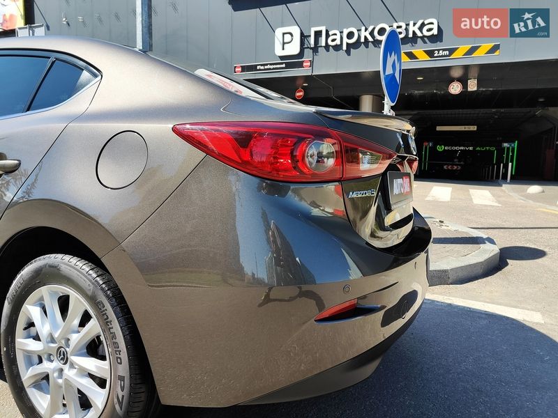 Седан Mazda 3 2017 в Киеве