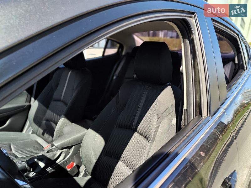Седан Mazda 3 2017 в Киеве