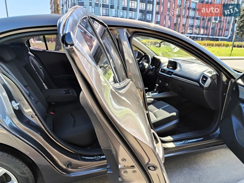 Седан Mazda 3 2017 в Киеве