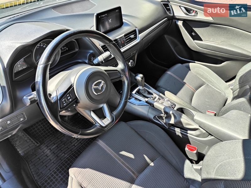 Седан Mazda 3 2017 в Киеве