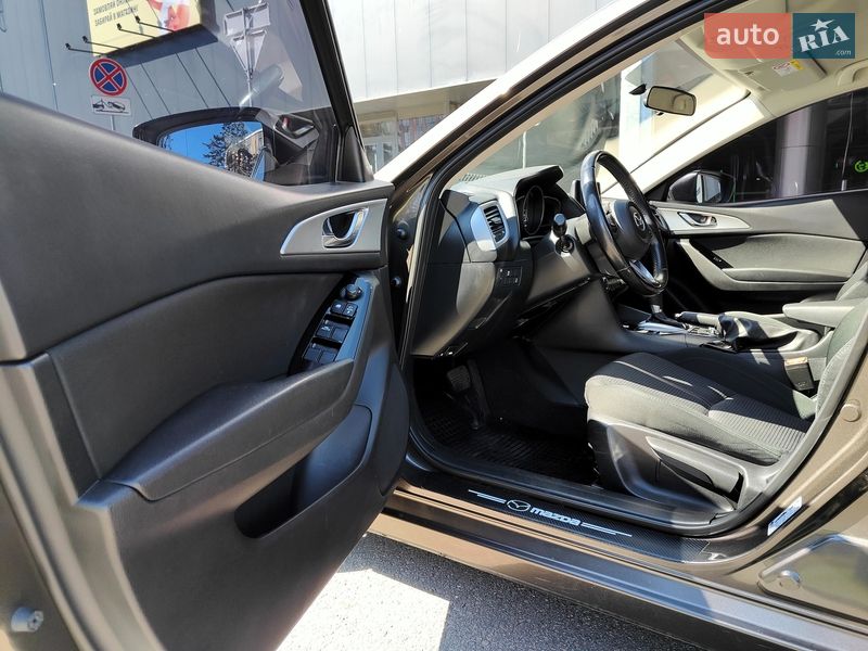 Седан Mazda 3 2017 в Киеве