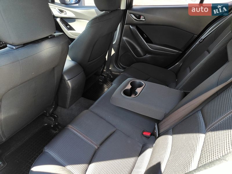 Седан Mazda 3 2017 в Киеве