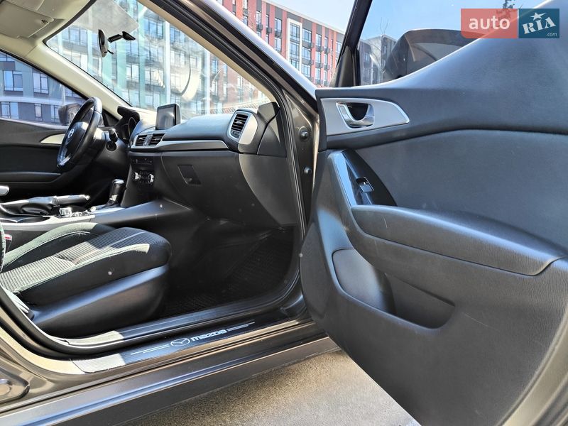 Седан Mazda 3 2017 в Киеве