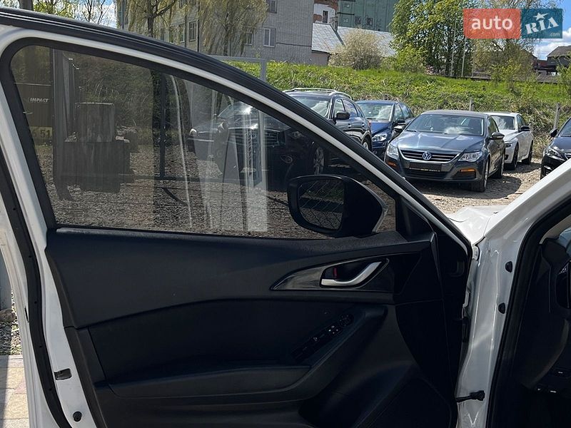 Седан Mazda 3 2016 в Стрые