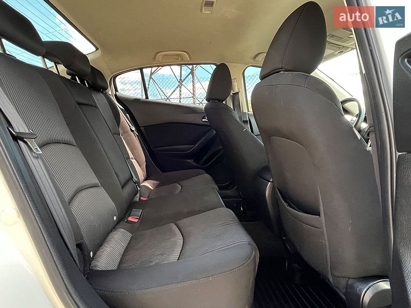 Седан Mazda 3 2016 в Стрые