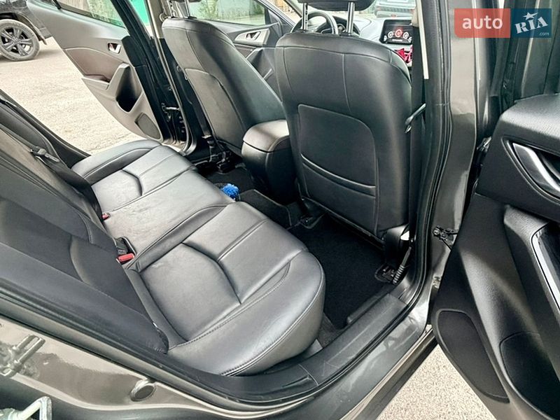 Хэтчбек Mazda 3 2017 в Днепре
