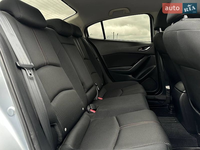 Седан Mazda 3 2017 в Ивано-Франковске