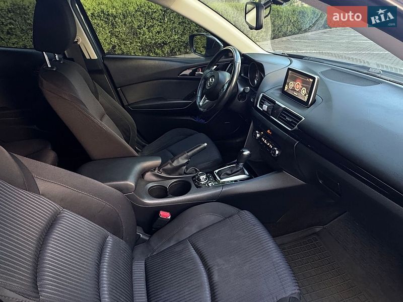 Седан Mazda 3 2016 в Черноморске