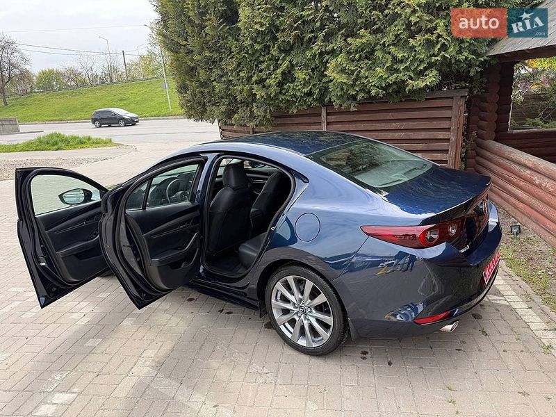 Седан Mazda 3 2023 в Львове