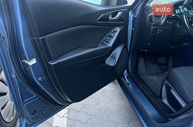 Седан Mazda 3 2016 в Черноморске