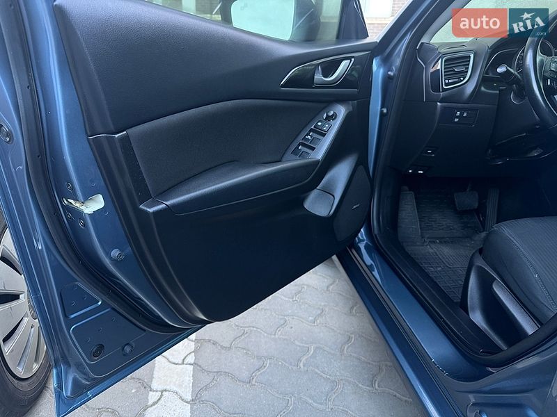 Седан Mazda 3 2016 в Черноморске