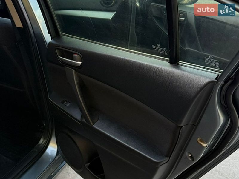 Седан Mazda 3 2012 в Бориславі