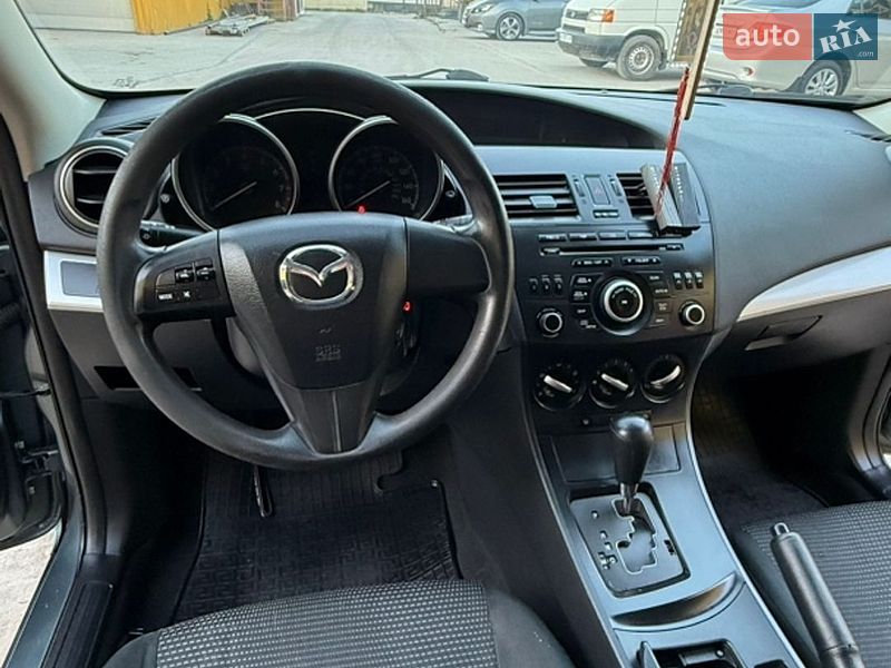 Седан Mazda 3 2012 в Бориславі