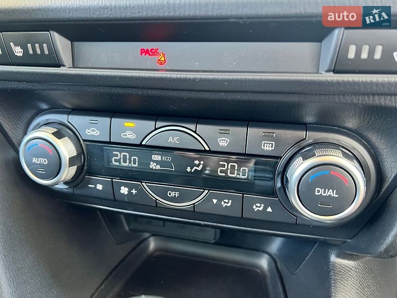 Седан Mazda 3 2017 в Киеве