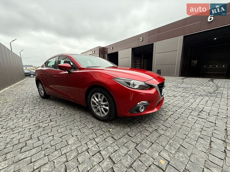 Седан Mazda 3 2016 в Киеве