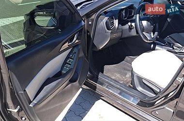 Седан Mazda 3 2015 в Львове