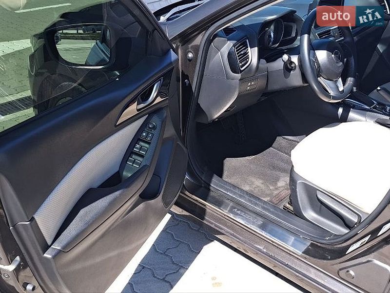 Седан Mazda 3 2015 в Львове