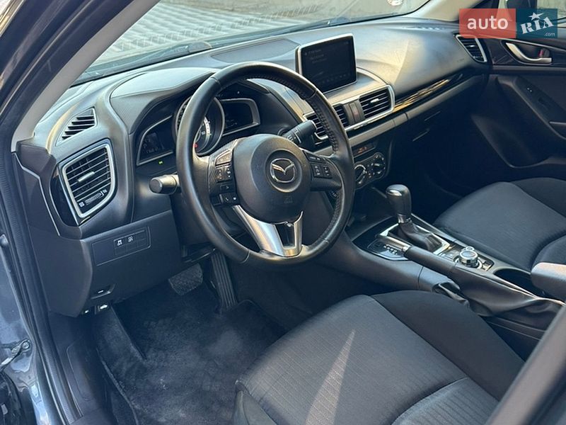 Седан Mazda 3 2016 в Киеве