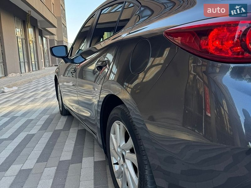 Седан Mazda 3 2016 в Киеве