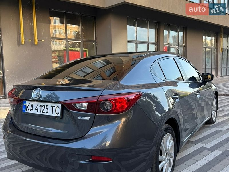 Седан Mazda 3 2016 в Киеве
