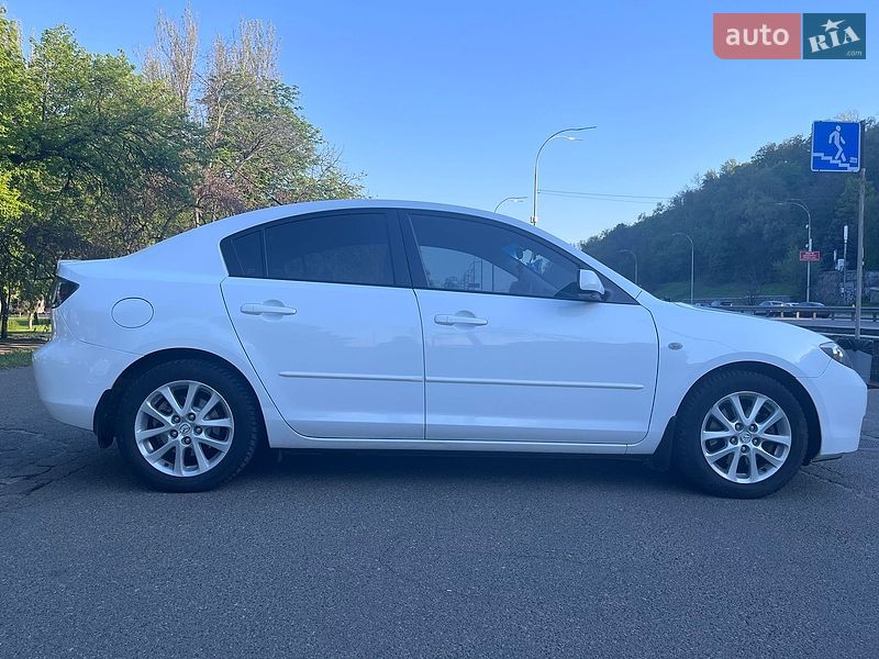 Седан Mazda 3 2008 в Новоселках