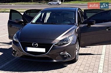 Седан Mazda 3 2015 в Львові