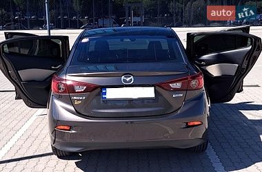 Седан Mazda 3 2015 в Львові