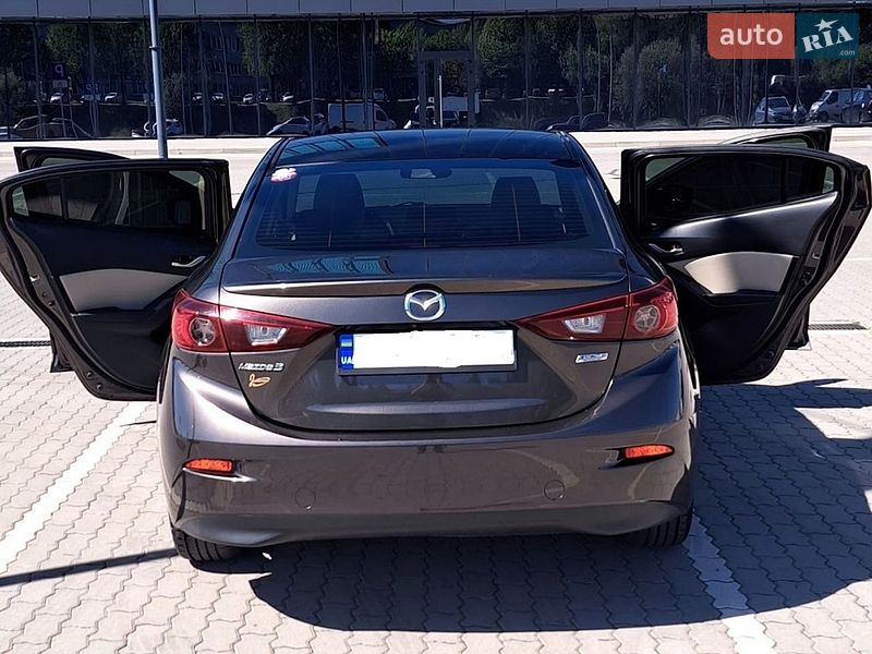 Седан Mazda 3 2015 в Львові