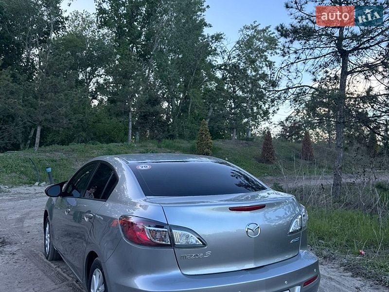 Седан Mazda 3 2012 в Днепре