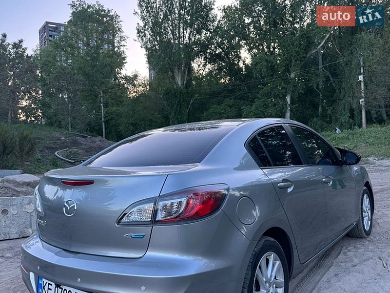 Седан Mazda 3 2012 в Днепре