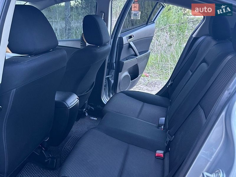 Седан Mazda 3 2012 в Днепре