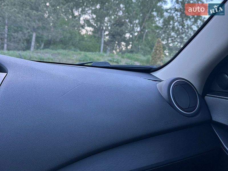 Седан Mazda 3 2012 в Днепре