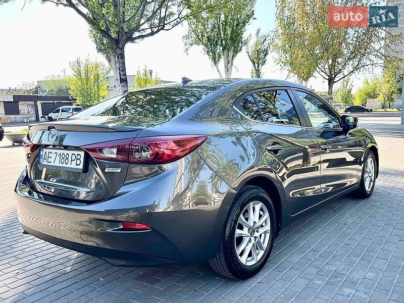Седан Mazda 3 2015 в Днепре