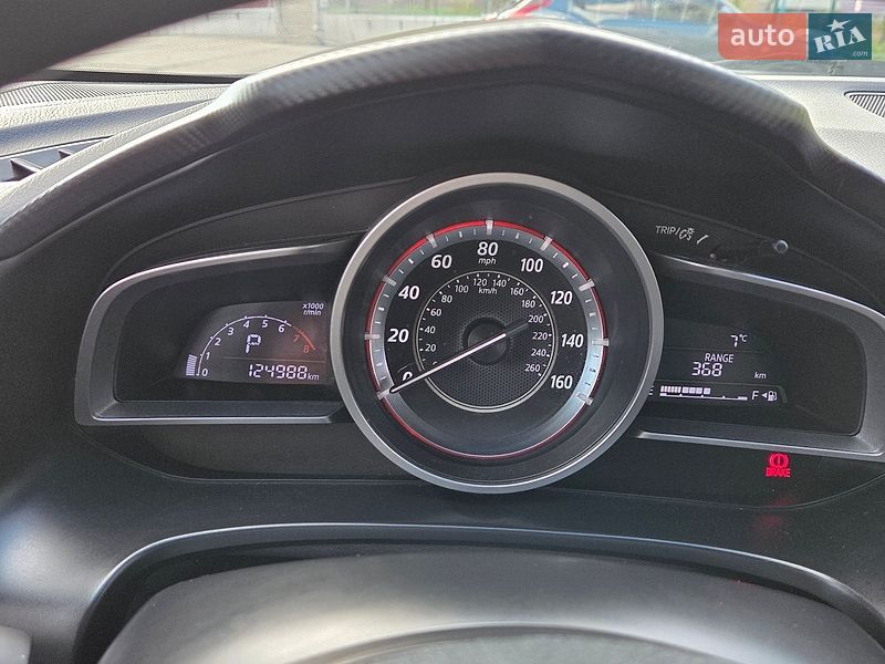 Седан Mazda 3 2016 в Новониколаевке