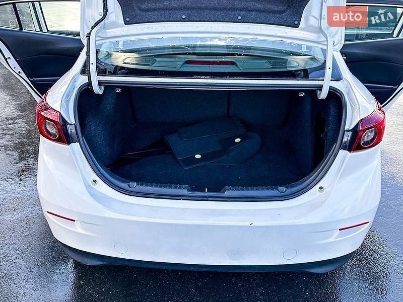 Седан Mazda 3 2014 в Дніпрі