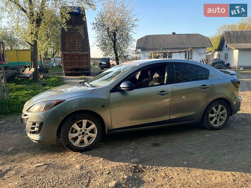 Седан Mazda 3 2011 в Ивано-Франковске