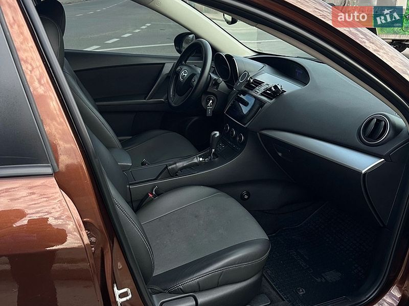 Хэтчбек Mazda 3 2012 в Чернигове