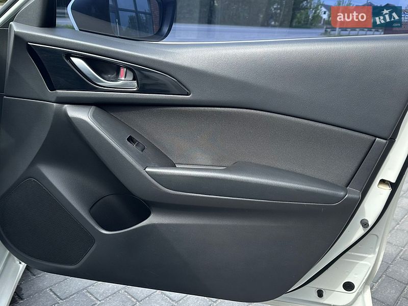 Седан Mazda 3 2015 в Вінниці