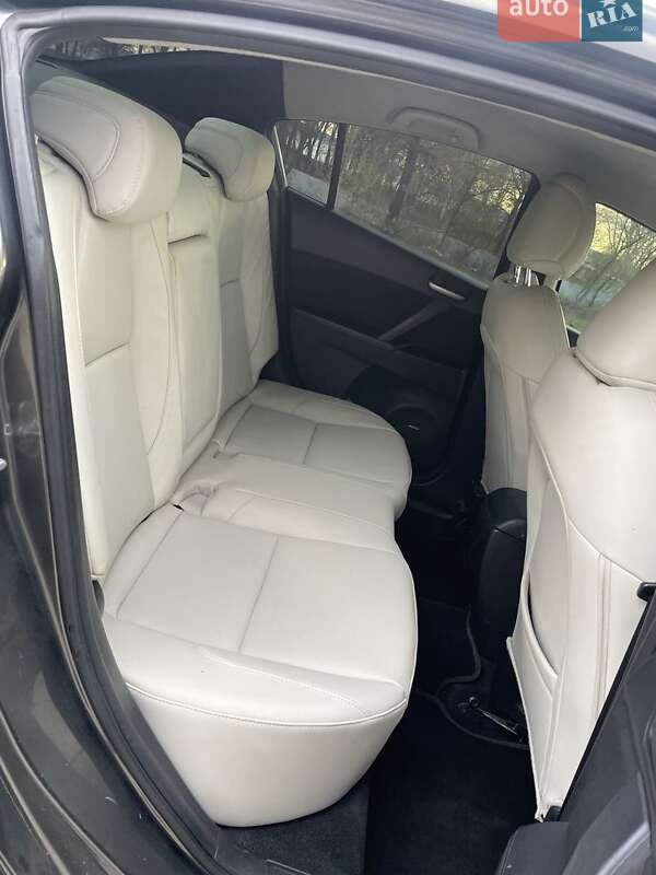 Седан Mazda 3 2012 в Дніпрі