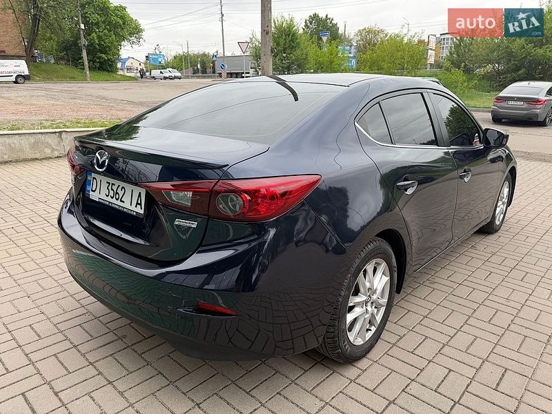 Седан Mazda 3 2016 в Киеве