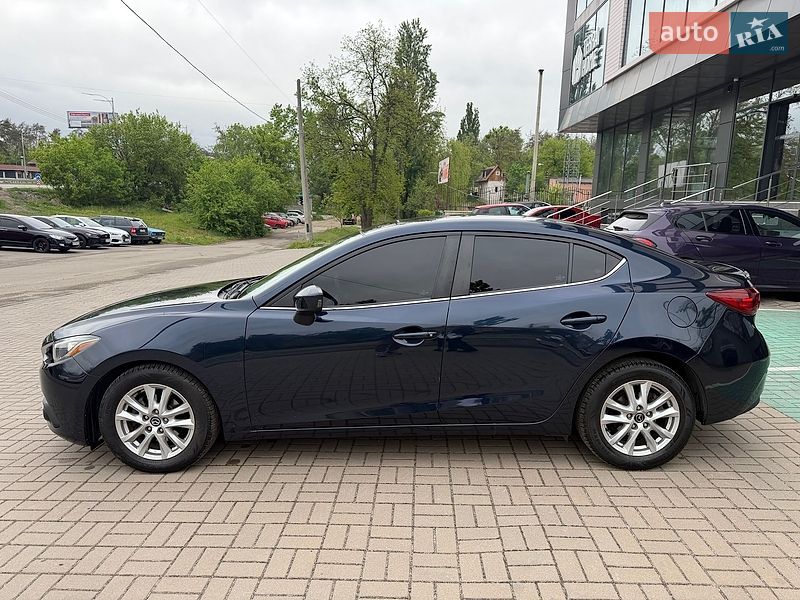 Седан Mazda 3 2016 в Киеве