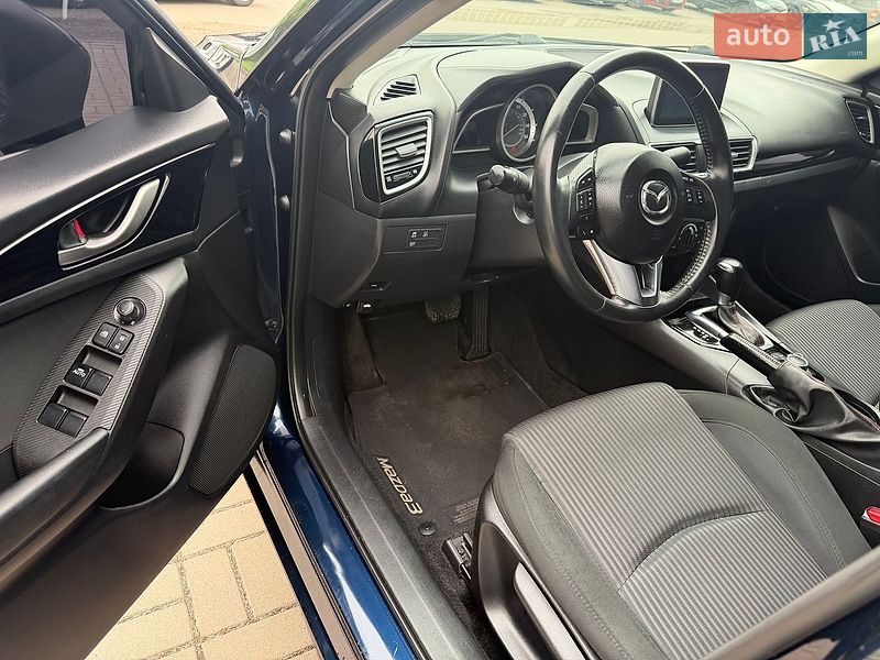 Седан Mazda 3 2016 в Киеве