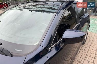 Седан Mazda 3 2016 в Киеве