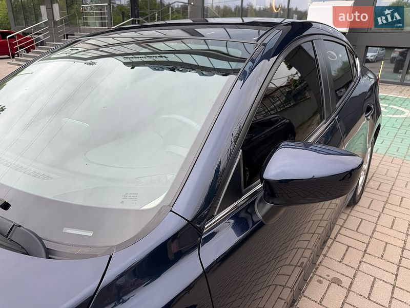 Седан Mazda 3 2016 в Киеве
