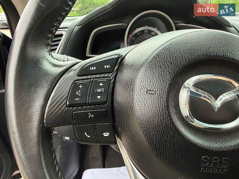 Седан Mazda 3 2016 в Киеве