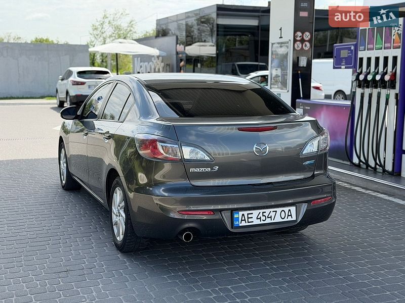 Седан Mazda 3 2012 в Дніпрі