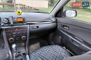 Седан Mazda 3 2005 в Лохвиці